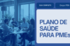 Equipe de uma pequena empresa reunida em escritório, representando a gestão do plano de saúde empresarial para PMEs