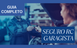 Profissional de oficina entregando as chaves de um carro a um cliente, representando o seguro RC Garagista